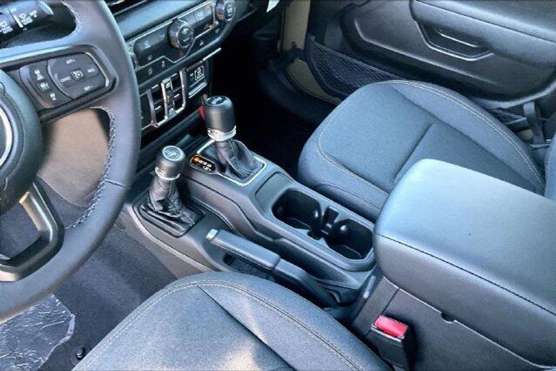 New 2027 Jeep Wrangler 4-door California EditionImage 7