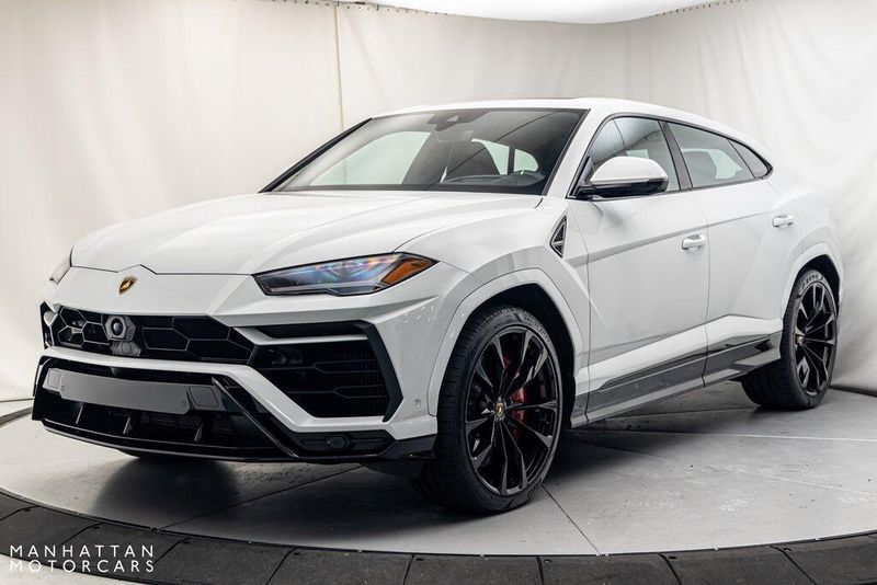 2021 Lamborghini Urus BaseImage 1