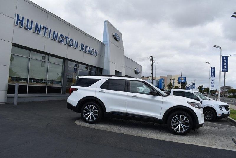 2025 Ford Explorer ST-LineImage 3
