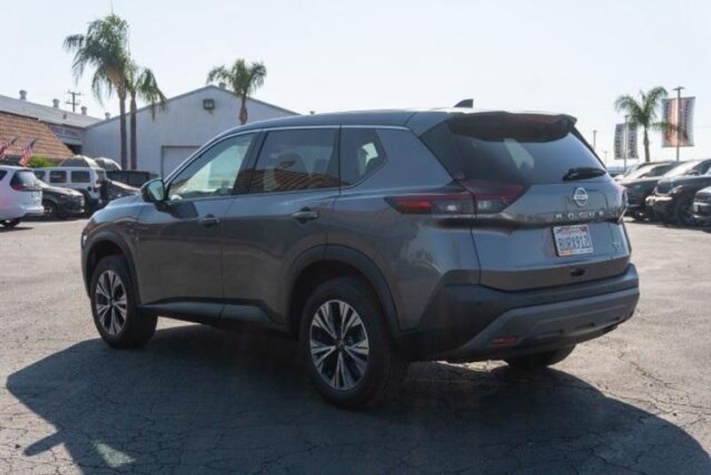 Used 2021 Nissan Rogue SVImage 5