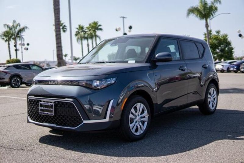 New 2025 Kia Soul LXImage 3