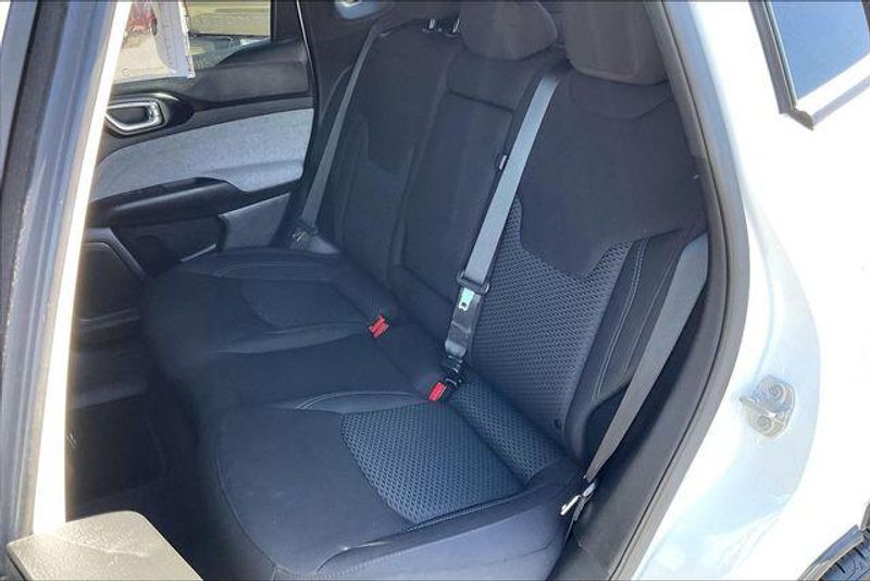 Used 2025 Jeep Compass SportImage 25