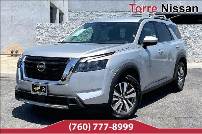 Used 2025 Nissan Pathfinder SLImage 1