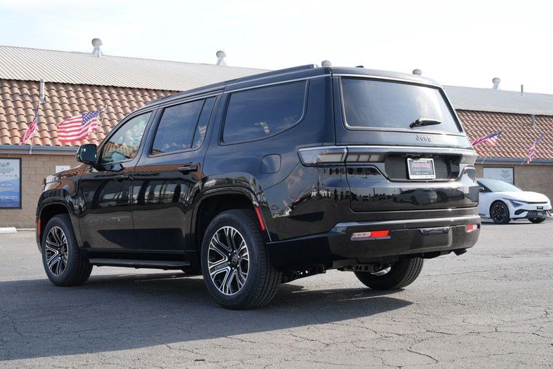2026 Jeep Grand Wagoneer Image 5