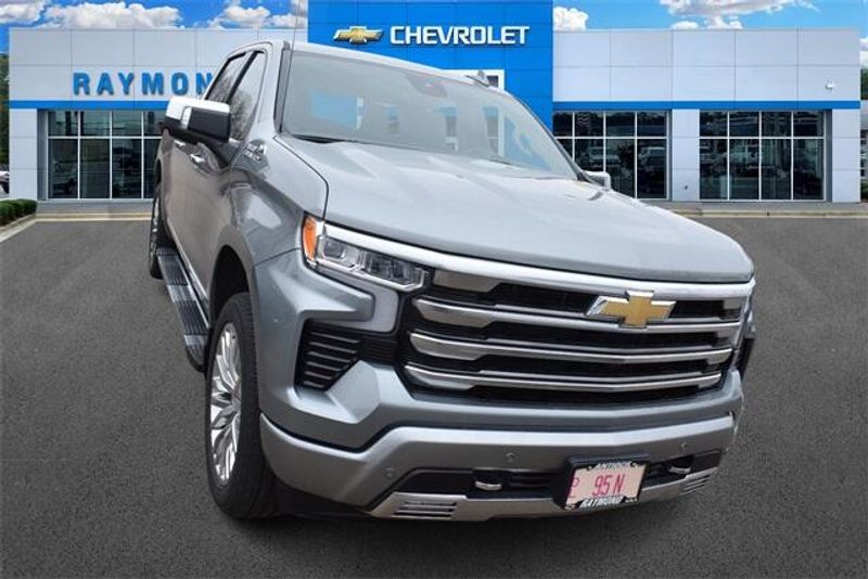 2025 Chevrolet Silverado 1500 High CountryImage 8