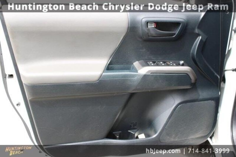 2016 Toyota Tacoma SR5Image 16