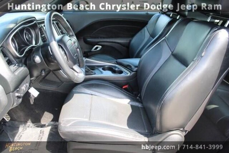 2015 Dodge Challenger SXTImage 32