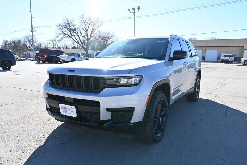 2025 Jeep Grand Cherokee L Altitude XImage 4