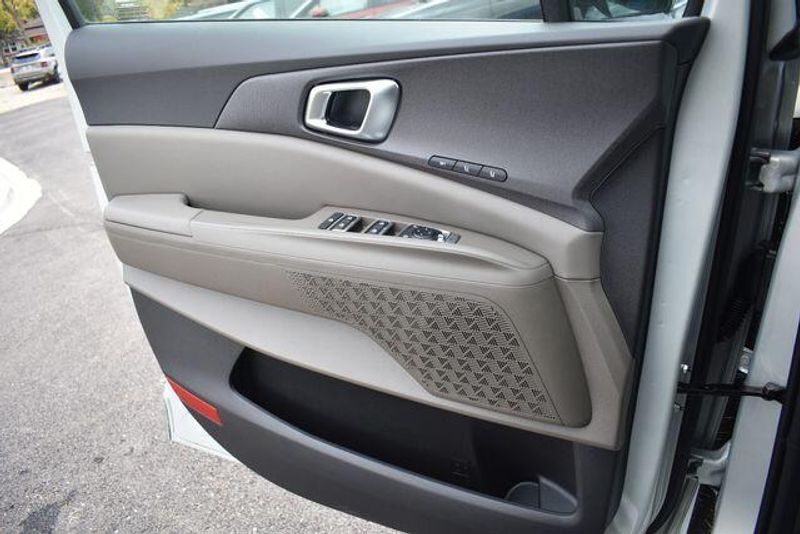 New 2026 Kia Carnival Hybrid EXImage 35