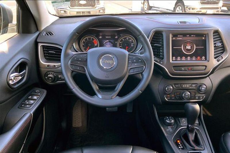 Used 2019 Jeep Cherokee TrailhawkImage 4