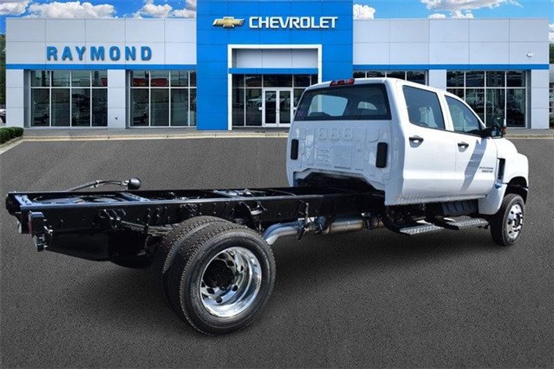 2024 Chevrolet Silverado 6500HD 1WTImage 2