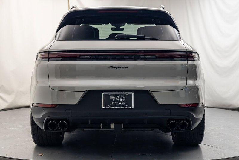 2024 Porsche Cayenne BaseImage 4