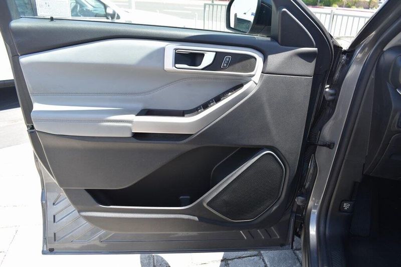 Used 2022 Ford Explorer XLTImage 13