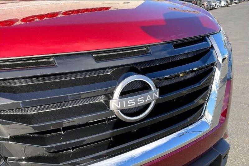 Used 2025 Nissan Pathfinder PlatinumImage 30