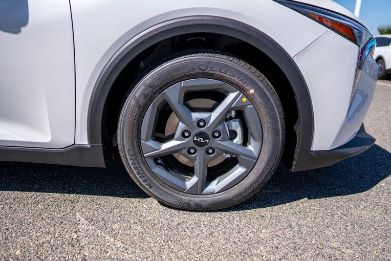 New 2026 Kia K4 LXSImage 9