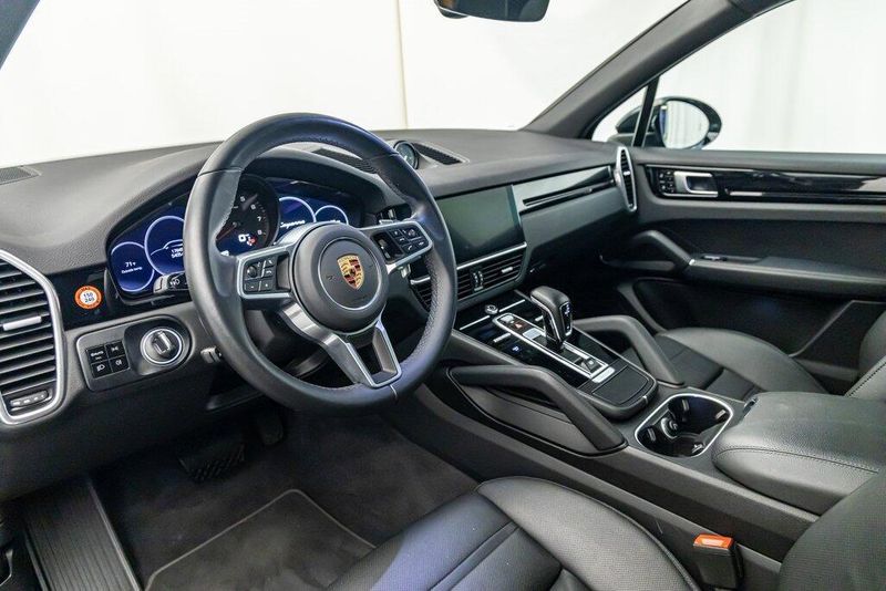 2021 Porsche Cayenne BaseImage 13