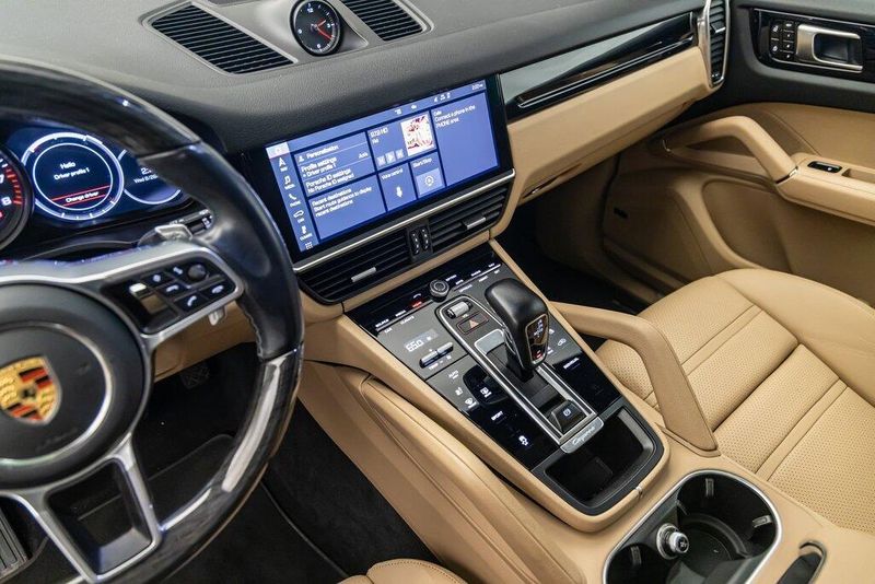 2021 Porsche Cayenne BaseImage 18