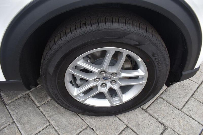 New 2025 Ford Explorer ActiveImage 4