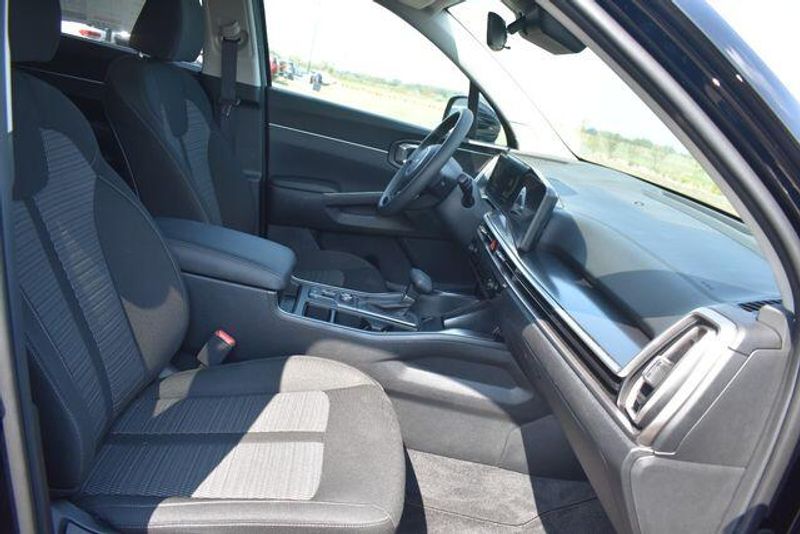 New 2025 Kia Sorento LXImage 13