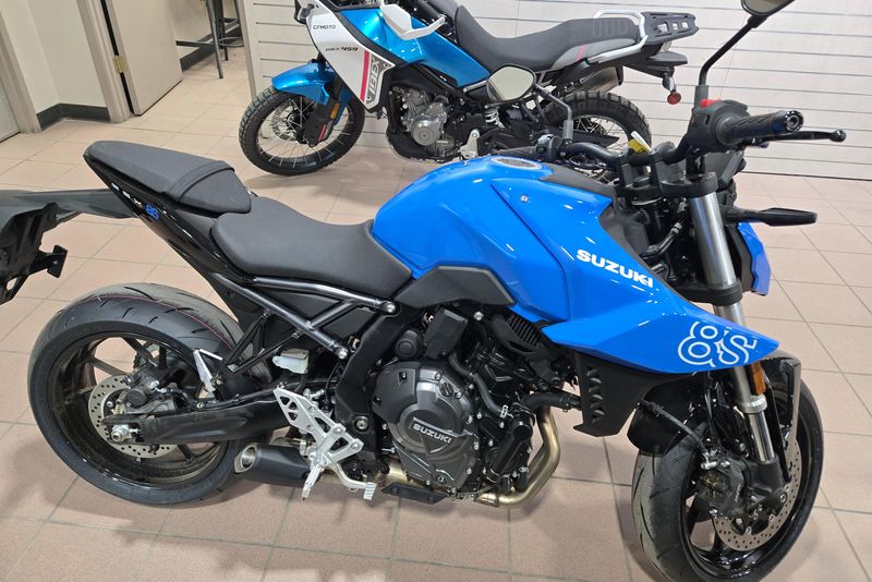 2025 SUZUKI GSX8S GLASS SPARKLE BLACK AND PEARL COSMIC BLUE 