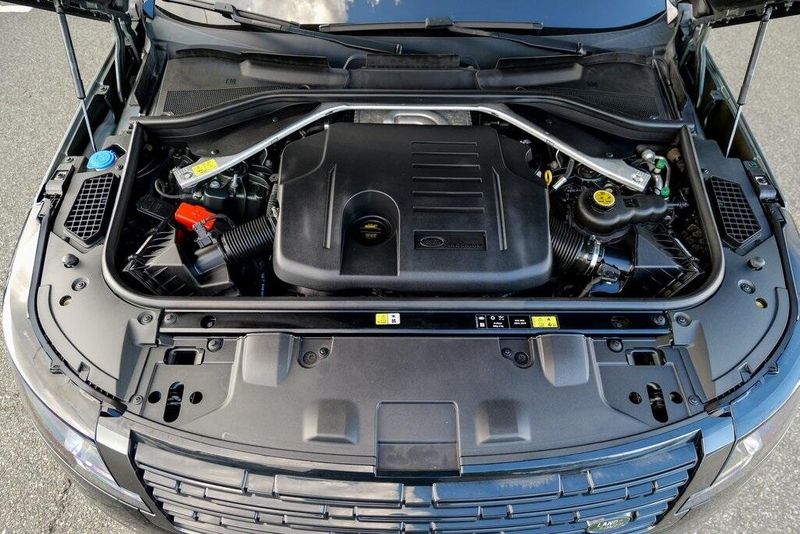 2023 Land Rover Range Rover SE photo 46