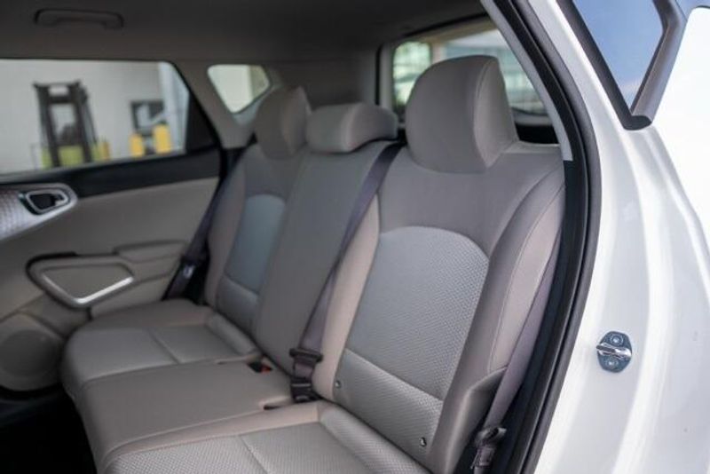 New 2025 Kia Soul LXImage 13