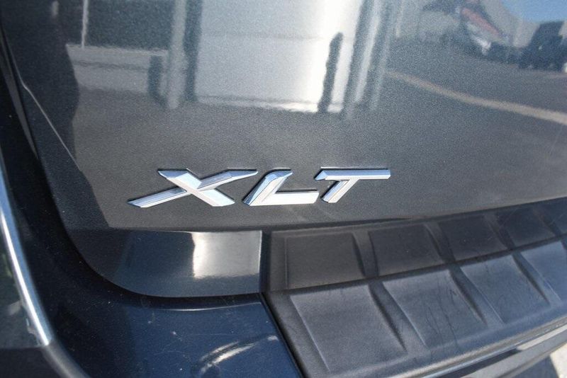 Used 2022 Ford Explorer XLTImage 8