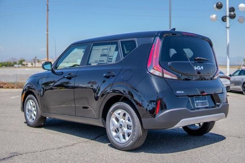 New 2025 Kia Soul LXImage 5
