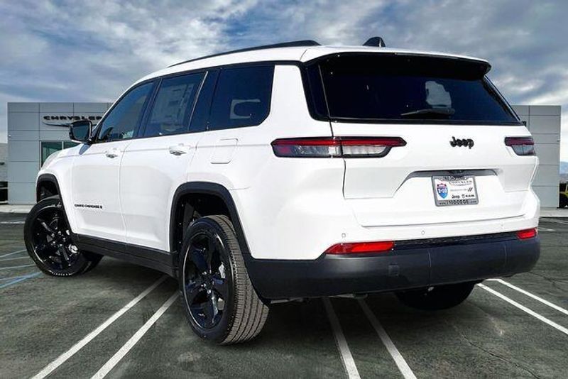 New 2025 Jeep Grand Cherokee L Altitude 4x2Image 2