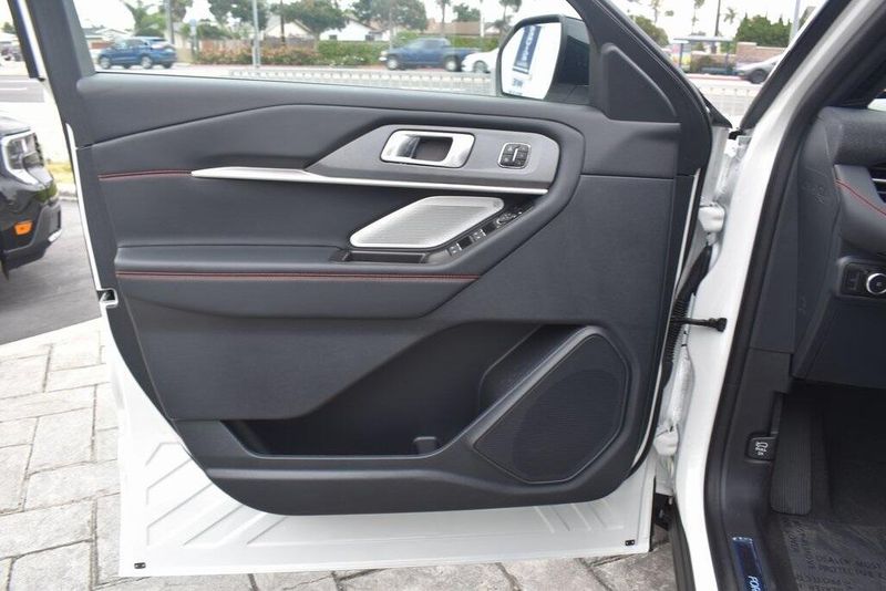 New 2025 Ford Explorer STImage 15