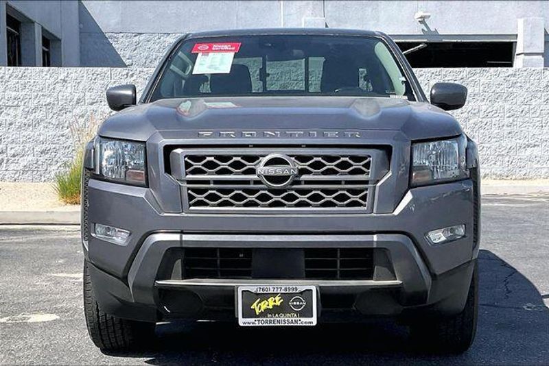 Used 2023 Nissan Frontier SVImage 2