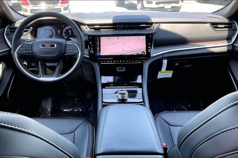 New 2026 Jeep Grand Cherokee Limited 4x2Image 4