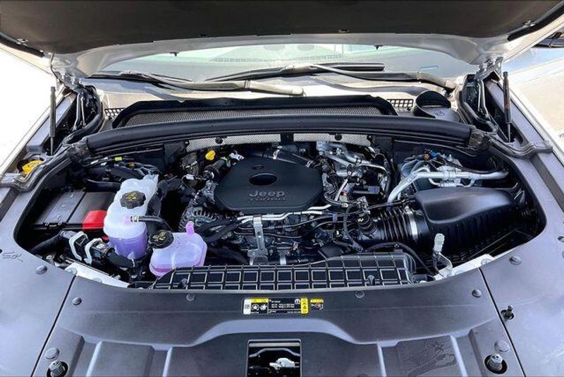 New 2026 Jeep Grand Cherokee SummitImage 9