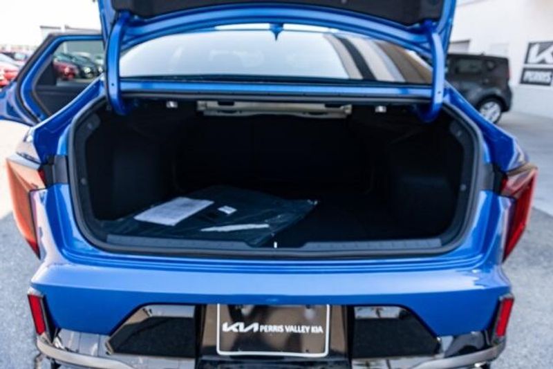 New 2025 Kia K4 GT-LineImage 18