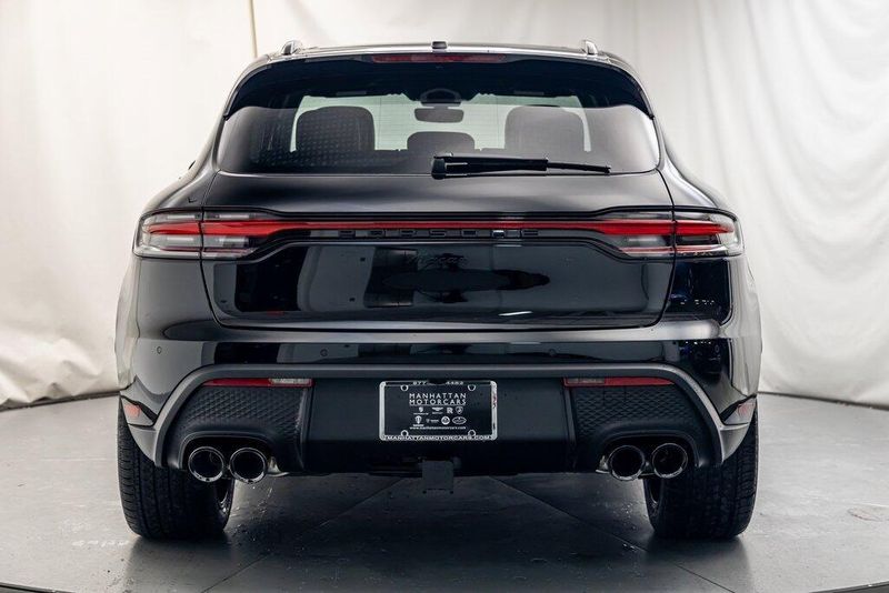 2025 Porsche Macan BaseImage 4