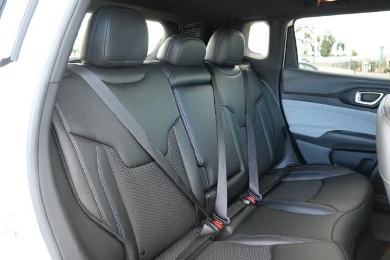 Used 2025 Jeep Compass LatitudeImage 13