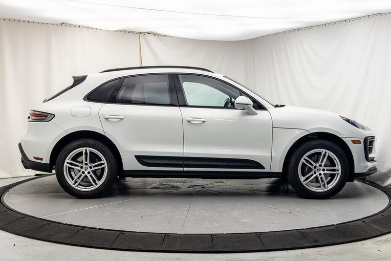 2024 Porsche Macan BaseImage 6