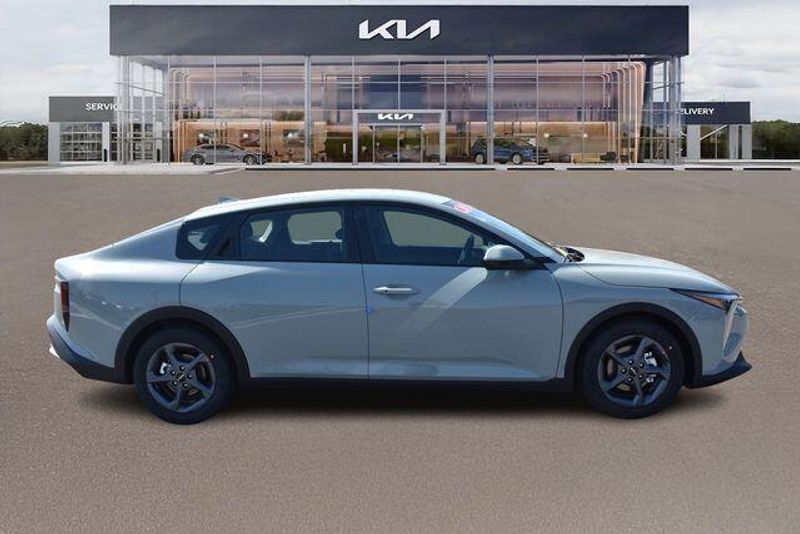 New 2026 Kia K4 LXSImage 2