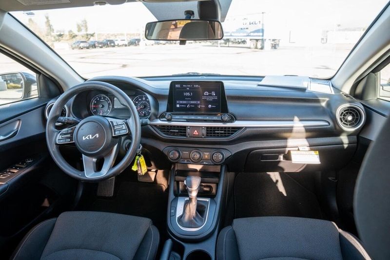 Used 2022 Kia Forte LXSImage 21