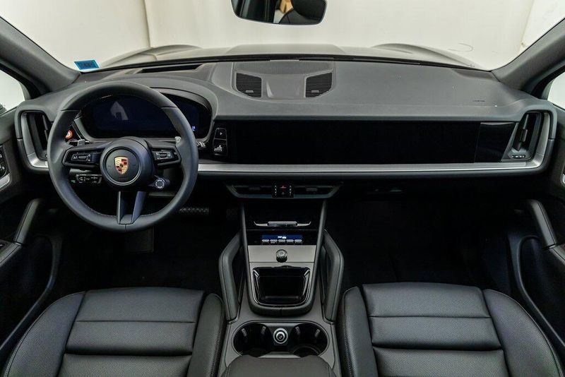 2024 Porsche Cayenne BaseImage 18