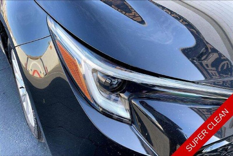 Used 2025 Toyota Corolla Hatchback SEImage 27