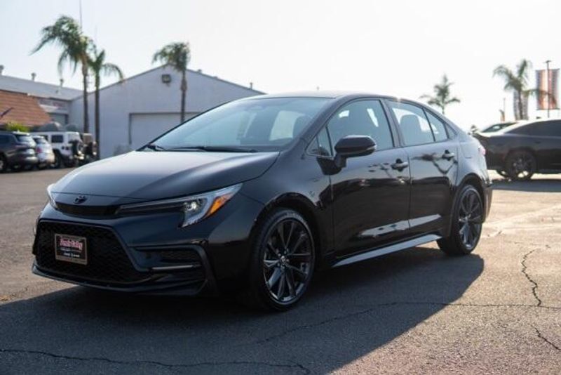 Used 2024 Toyota Corolla SEImage 3