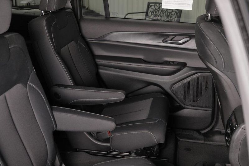 2024 Jeep Grand Cherokee L LaredoImage 31