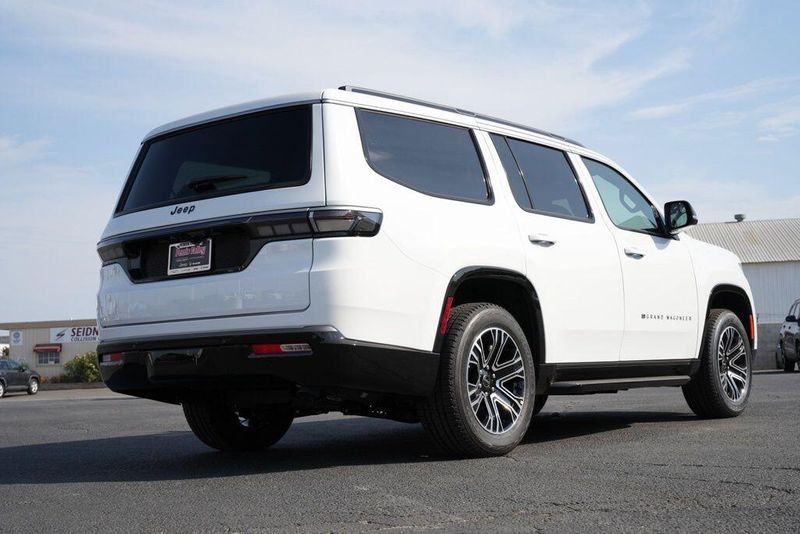 2026 Jeep Grand Wagoneer Image 7