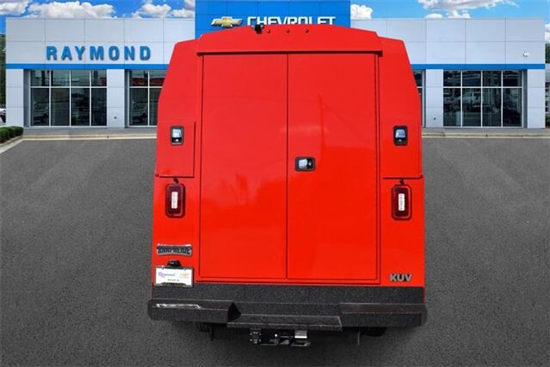 New 2025 Chevrolet Express 3500 Work VanImage 4