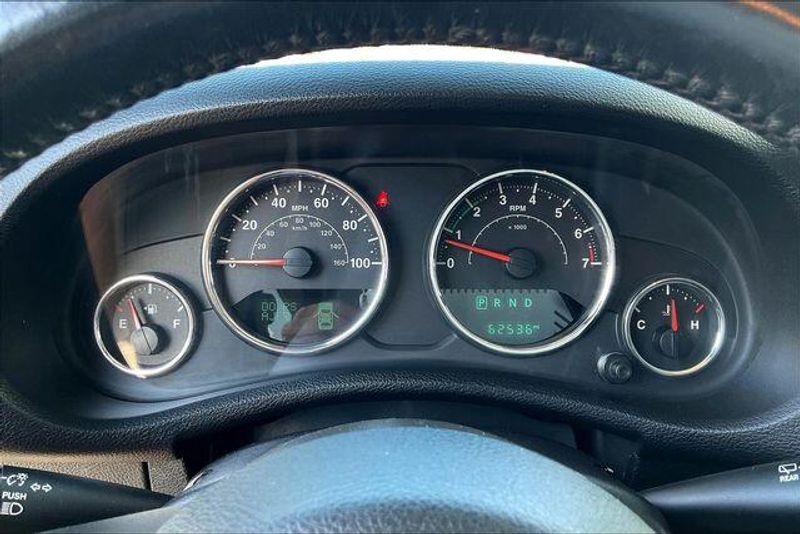 Used 2018 Jeep Wrangler JK SaharaImage 19