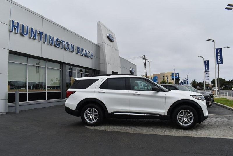 New 2025 Ford Explorer ActiveImage 3