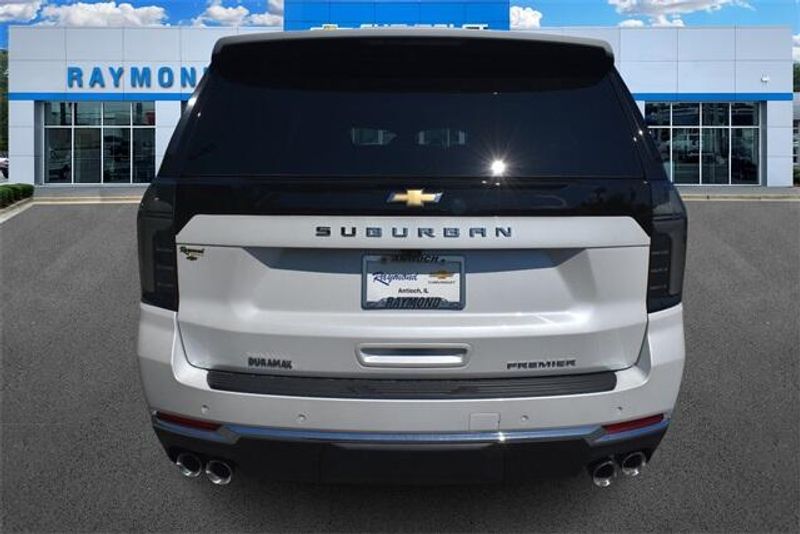 New 2025 Chevrolet Suburban PremierImage 4