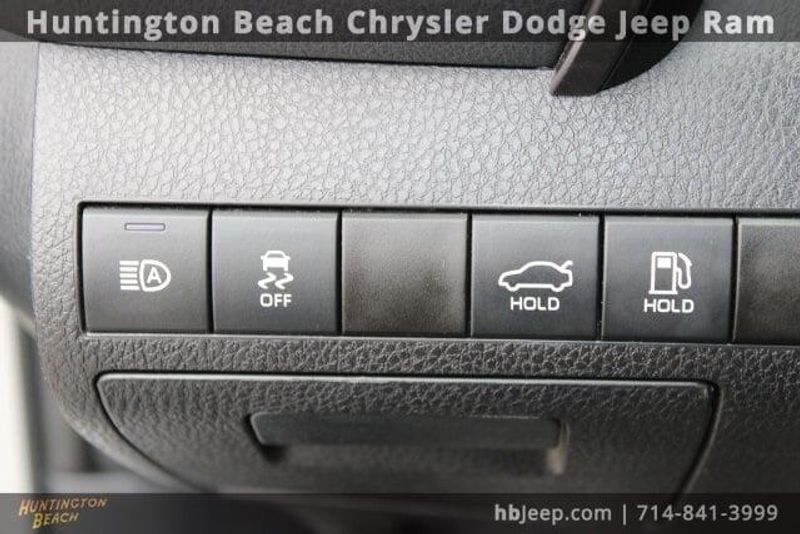 2023 Toyota Camry SEImage 21
