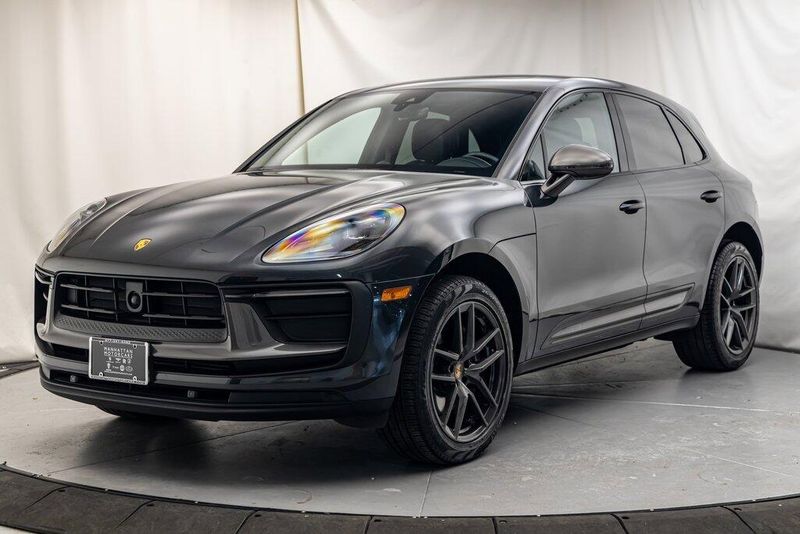 2023 Porsche Macan TImage 1